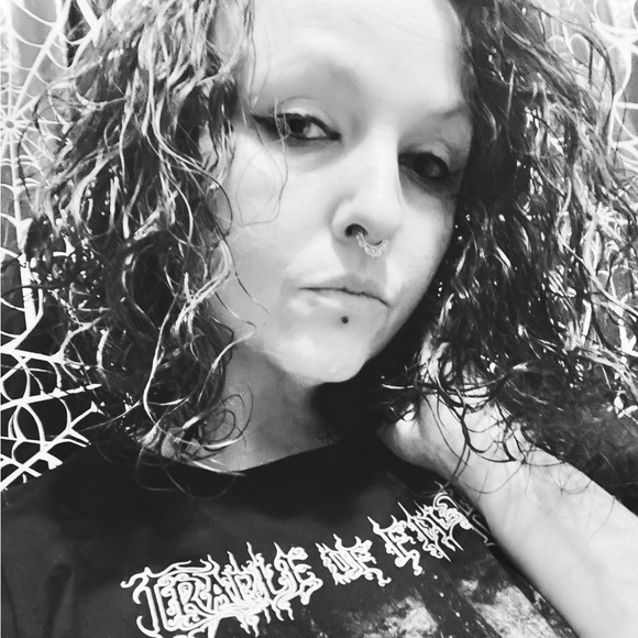 Meet your Posher, Countess - Picture 2 of 8